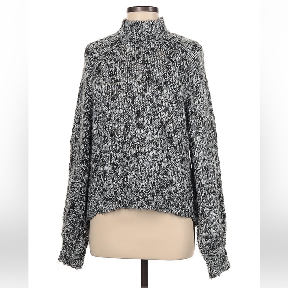 Abercrombie black white sweater